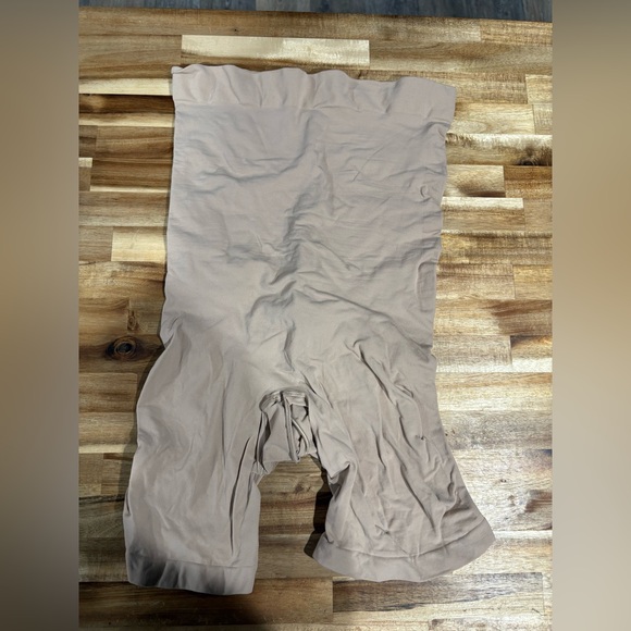 SKIMS Other - Skims Kim Kardashian Women’s Sculpting Shape-wear Shorts 2XL New without…